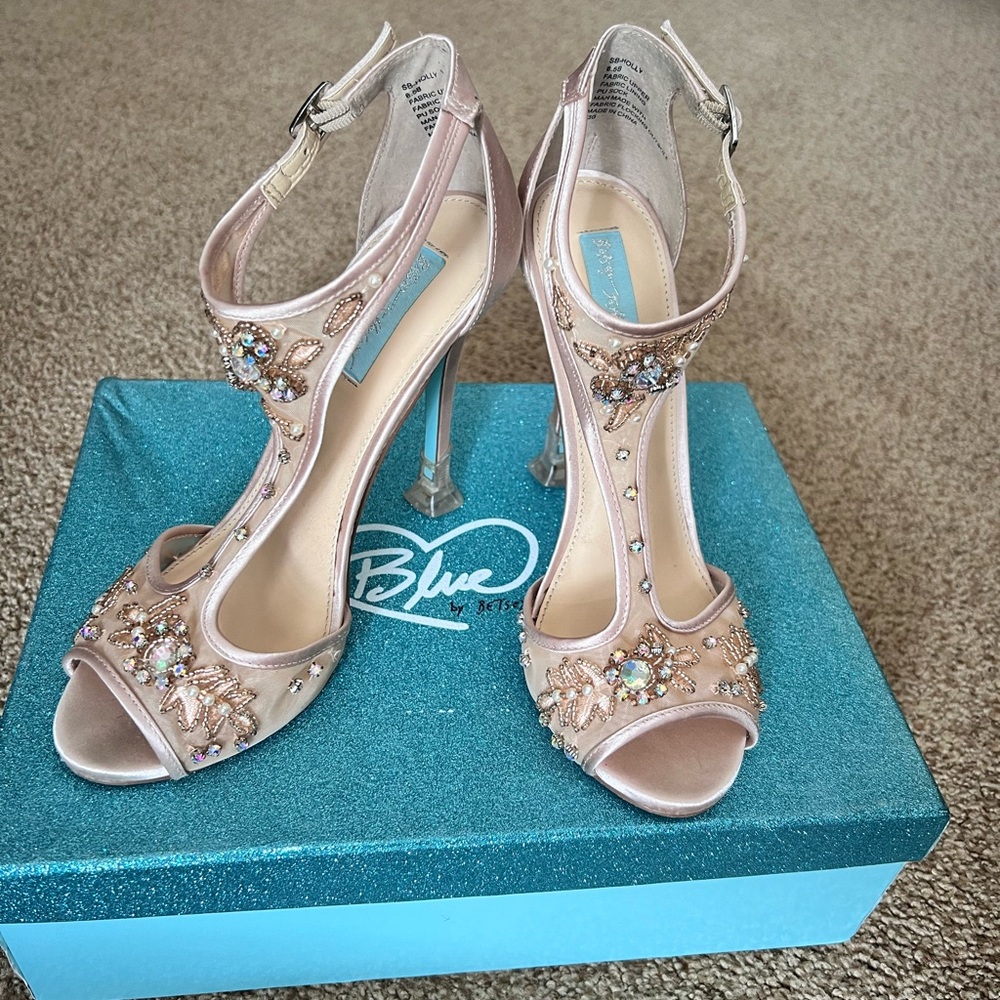 BETSEY JOHNSON Shoes size 8.5 SB Tee high heel 4.5 inch

SB-Holly